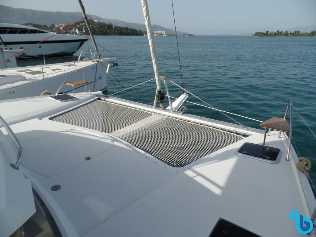 Fountaine Pajot Lucia 40, Servus