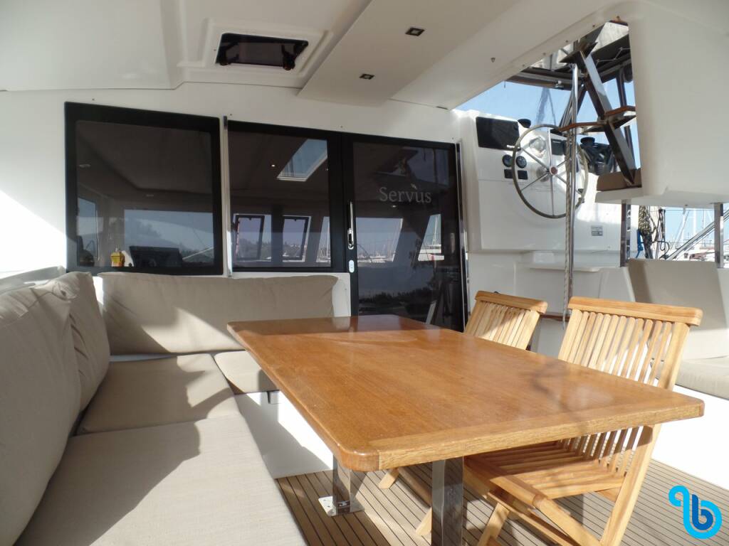 Fountaine Pajot Lucia 40, Servus