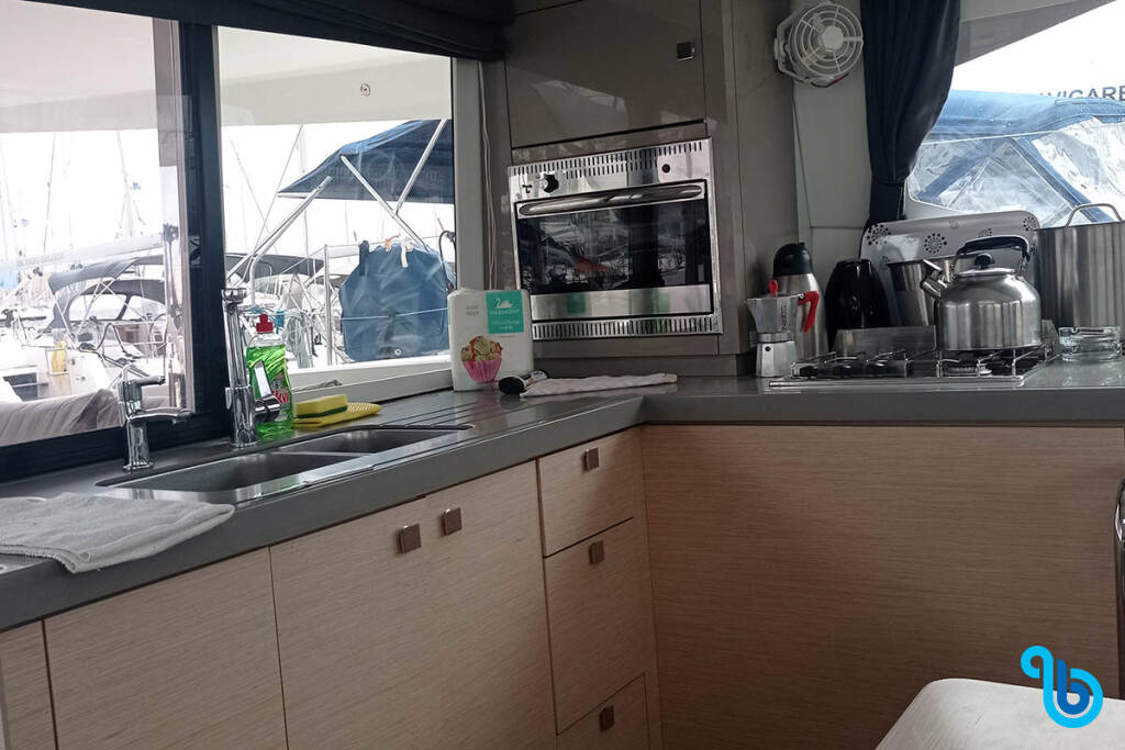 Fountaine Pajot Lucia 40, Admira