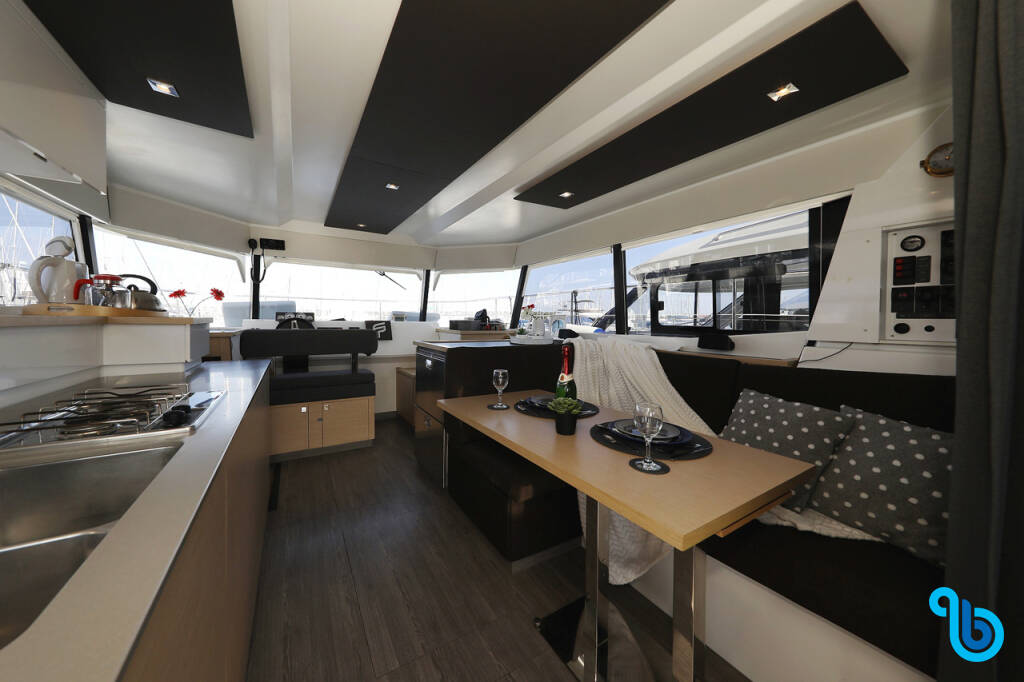 Fountaine Pajot MY 37, Marketka