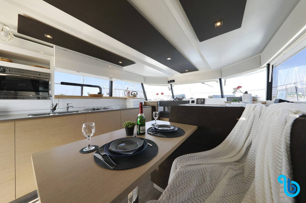 Fountaine Pajot MY 37, Marketka