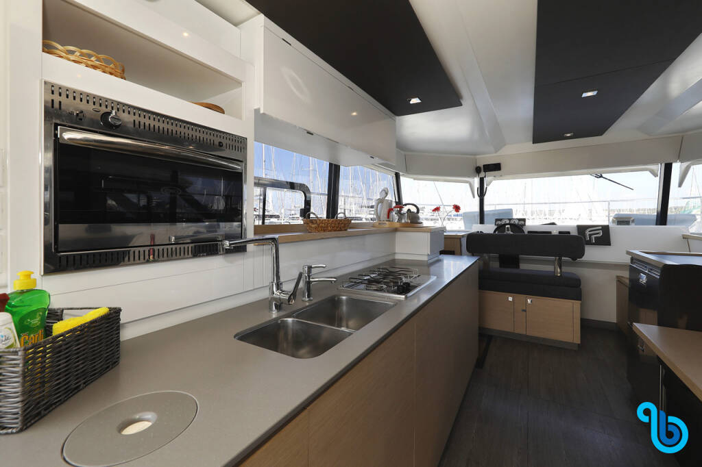 Fountaine Pajot MY 37, Marketka