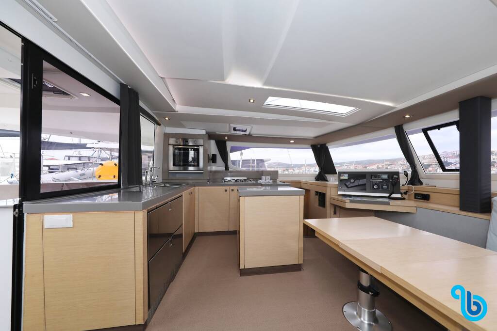 Fountaine Pajot Saona 47 (Quintet), MARTIN V