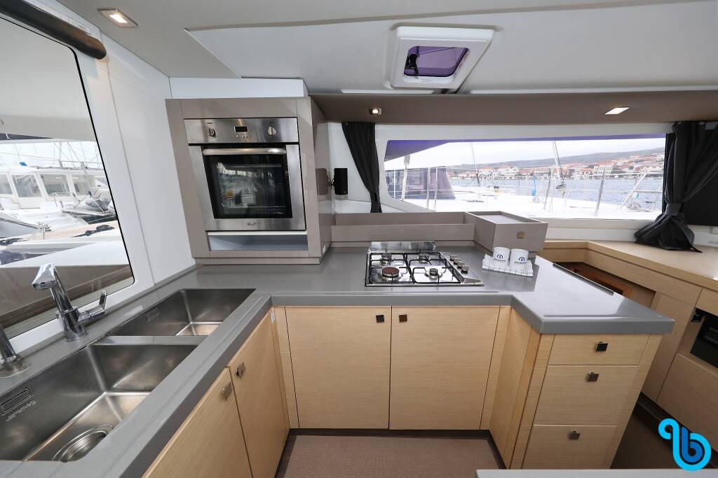 Fountaine Pajot Saona 47 (Quintet), MARTIN V