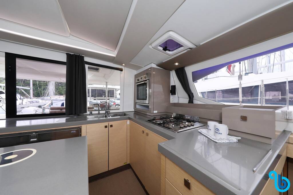 Fountaine Pajot Saona 47 (Quintet), MARTIN V