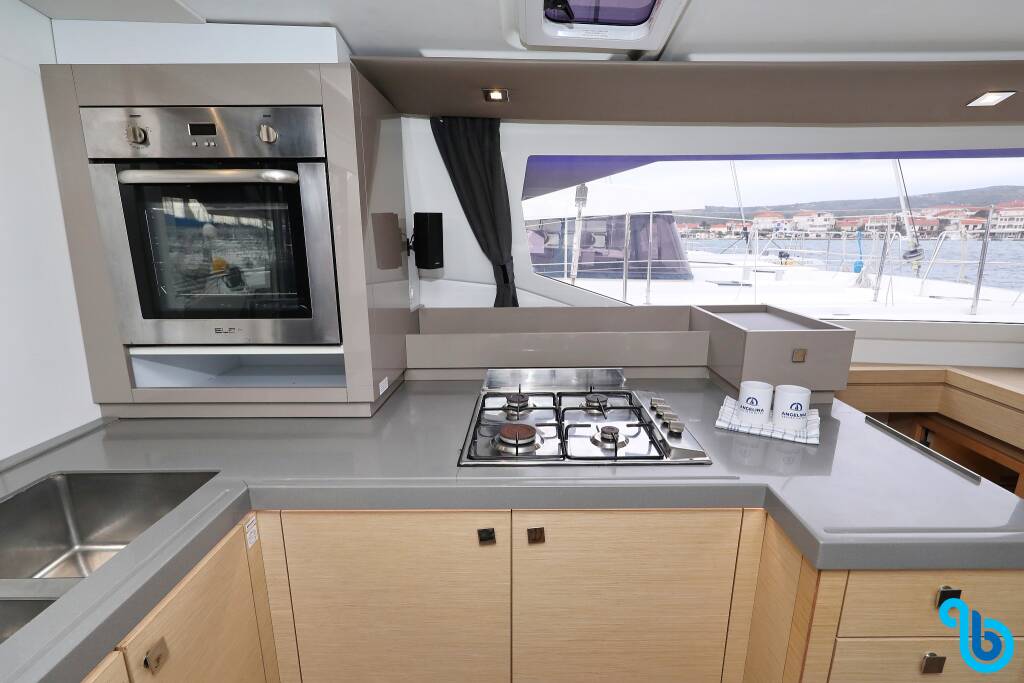 Fountaine Pajot Saona 47 (Quintet), MARTIN V