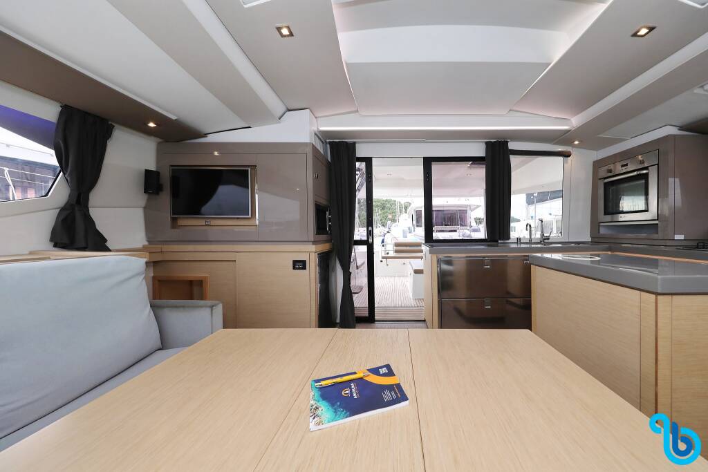 Fountaine Pajot Saona 47 (Quintet), MARTIN V