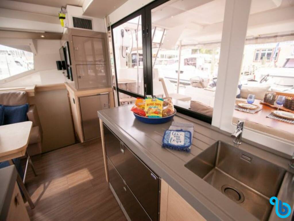 Fountaine Pajot Saona 47 (Quintet), Dark Star