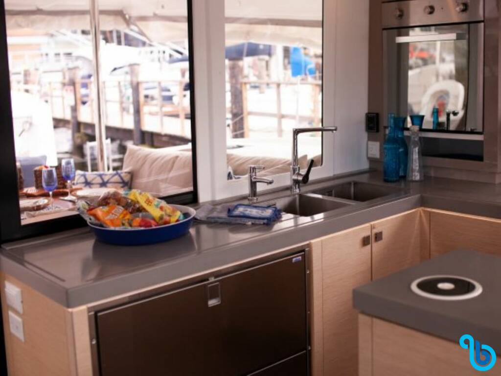 Fountaine Pajot Saona 47 (Quintet), Dark Star