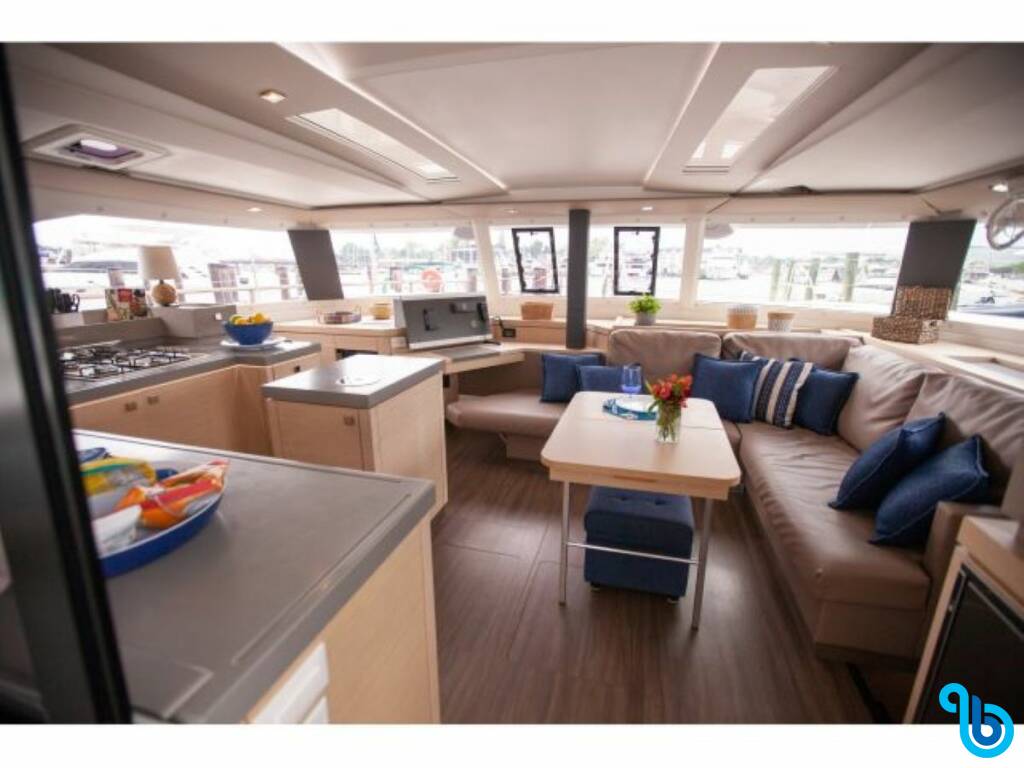 Fountaine Pajot Saona 47 (Quintet), Dark Star