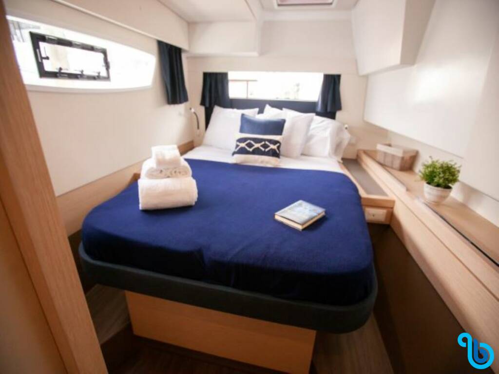 Fountaine Pajot Saona 47 (Quintet), Dark Star