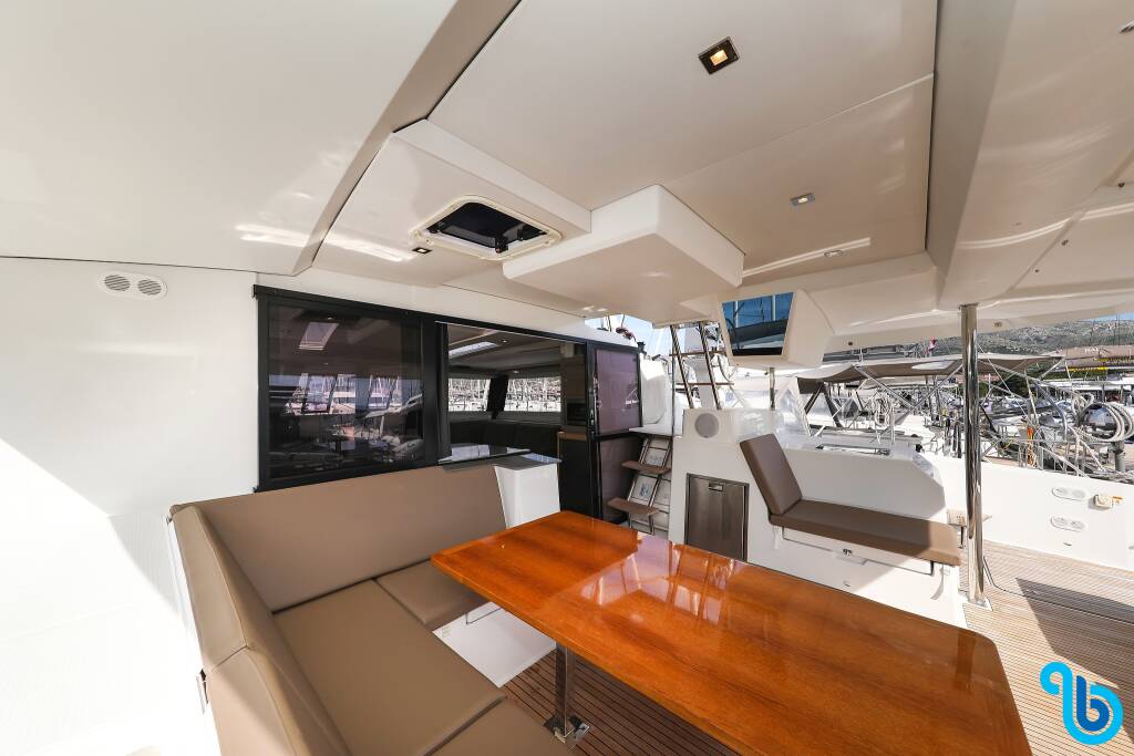 Fountaine Pajot Saona 47 (Quintet), TAMARA V