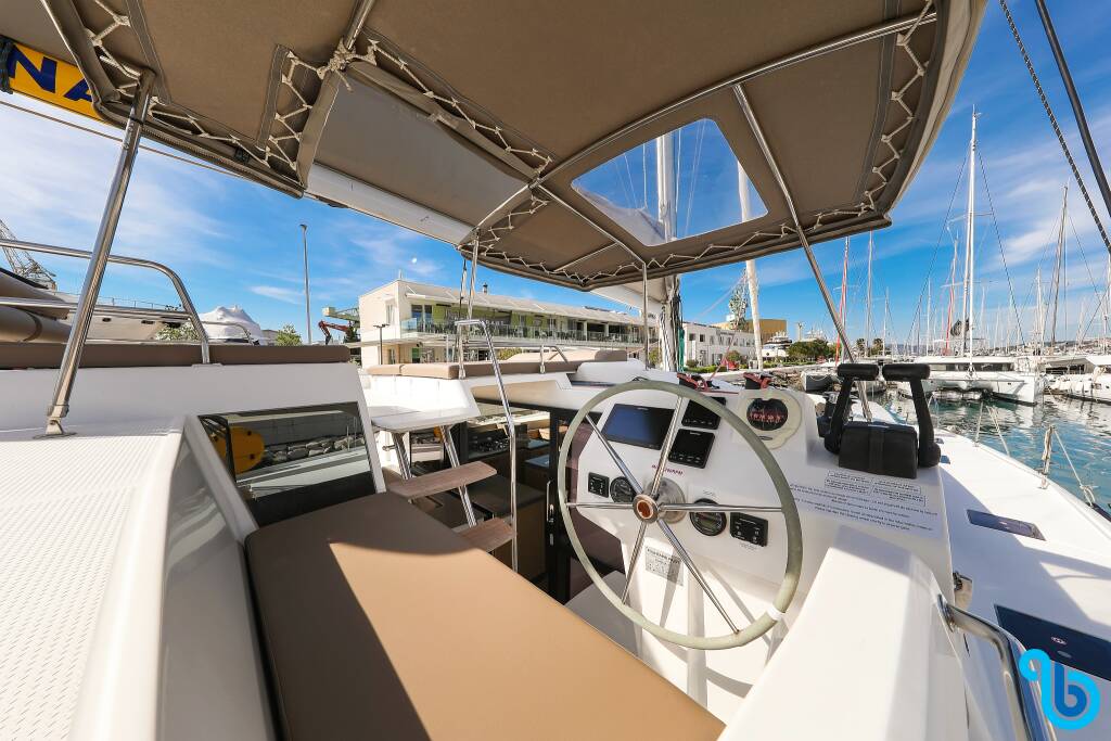 Fountaine Pajot Saona 47 (Quintet), TAMARA V