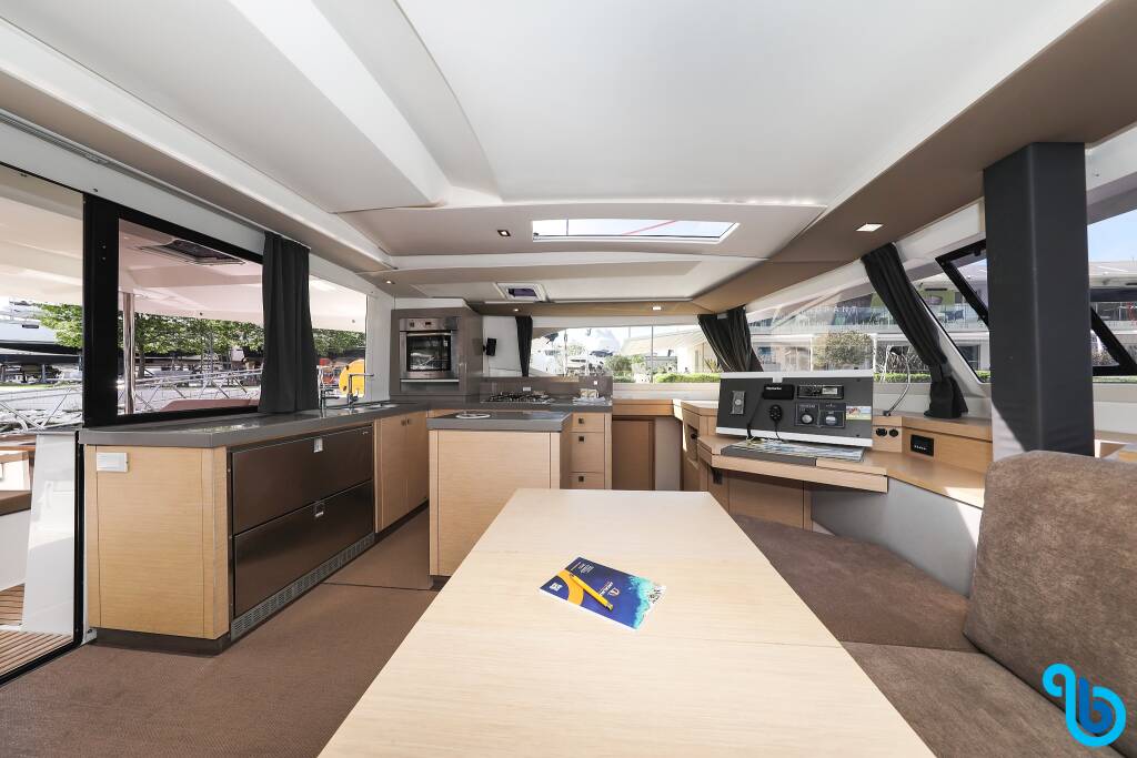 Fountaine Pajot Saona 47 (Quintet), TAMARA V