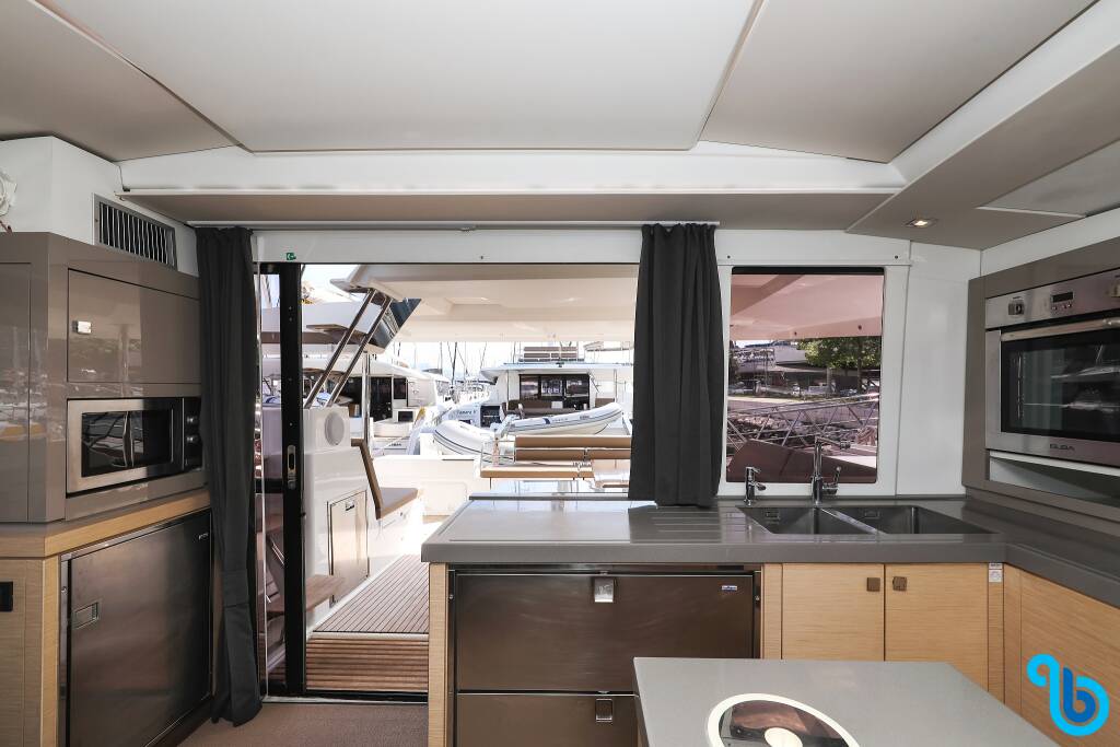 Fountaine Pajot Saona 47 (Quintet), TAMARA V