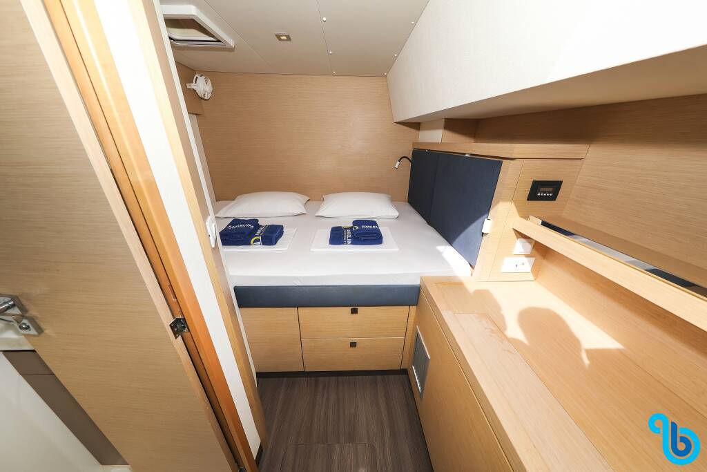 Fountaine Pajot Saona 47 (Quintet), TAMARA V