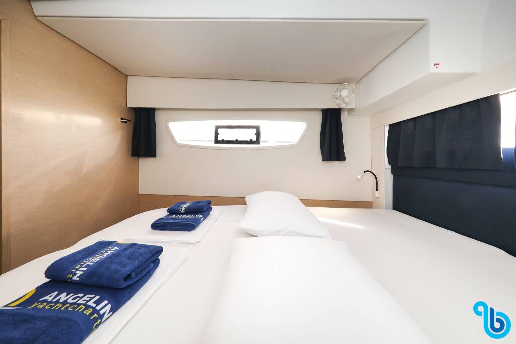 Fountaine Pajot Saona 47 (Quintet), NINA V