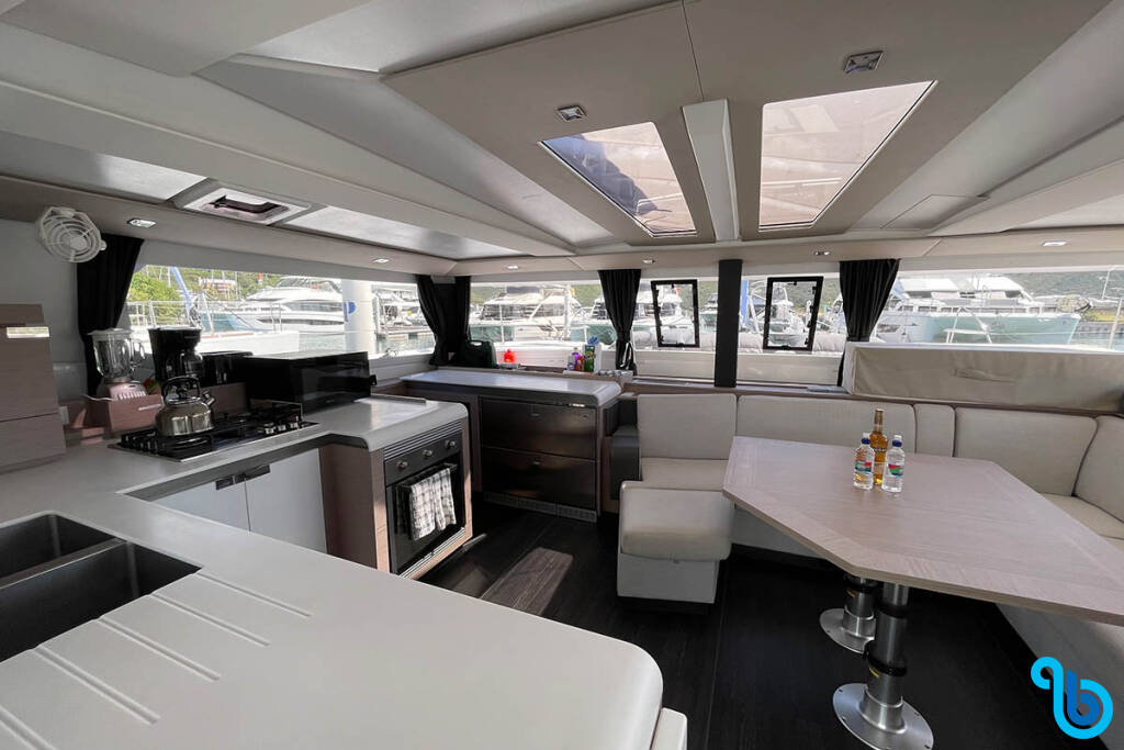 Fountaine Pajot - Tanna 47, Forever Young