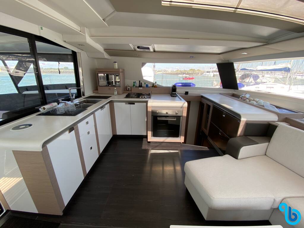 Fountaine Pajot Tanna 47, Analau