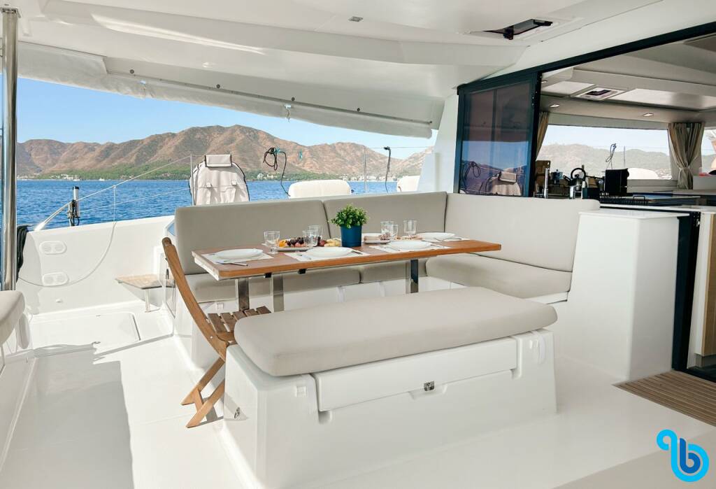 Fountaine Pajot Tanna 47, Angara