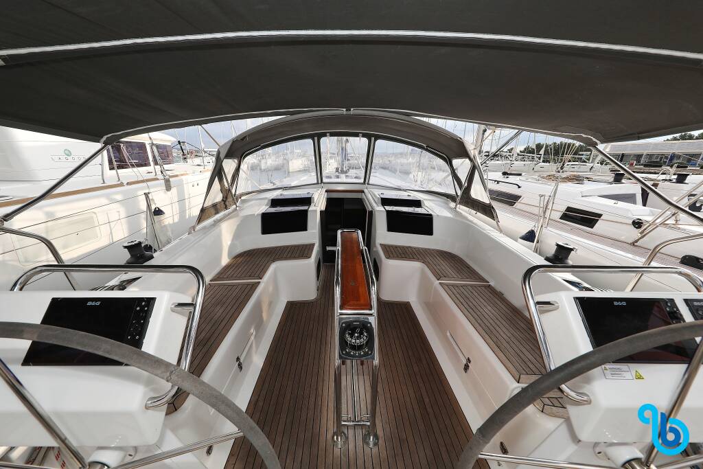 Hanse 455, 