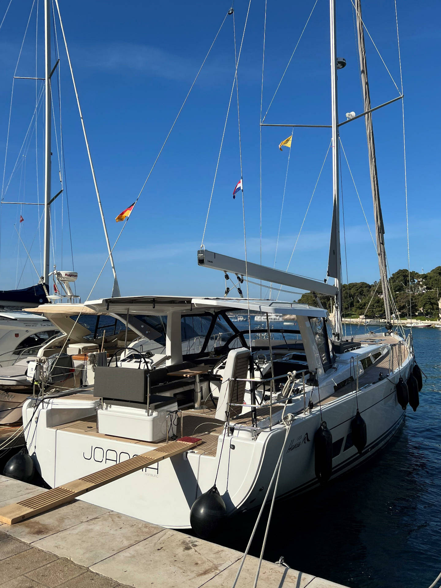 Hanse 588, 