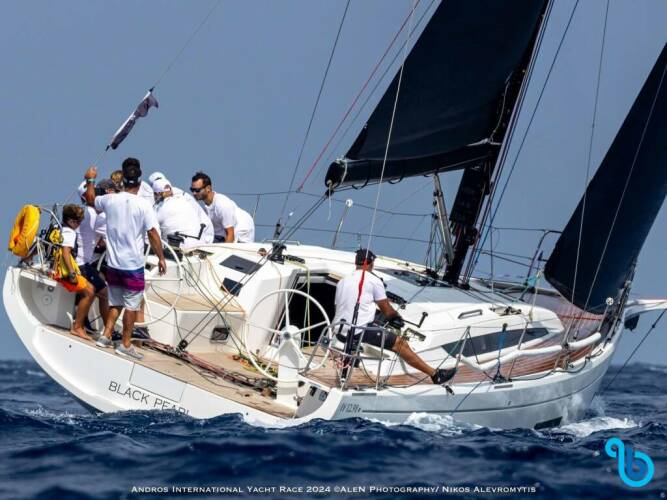 Italia Yachts 12.98 Black Pearl