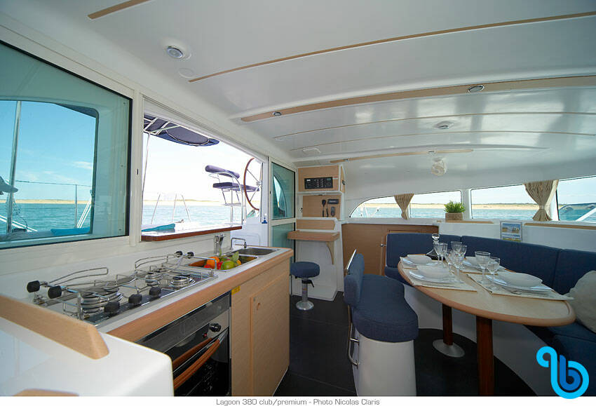 Lagoon 380, WHITE PEARL **