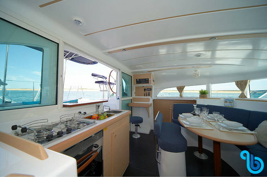 Lagoon 380, WHOOPER