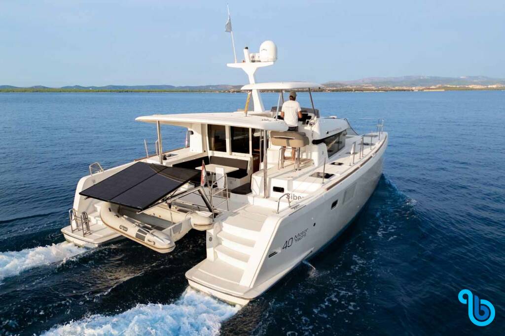 Lagoon 40 MotorYacht, FAMILY