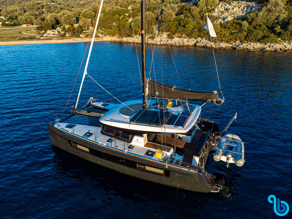 Lagoon 40, Sol Invictus VIP-equipped (AC/Gen/Watermaker)