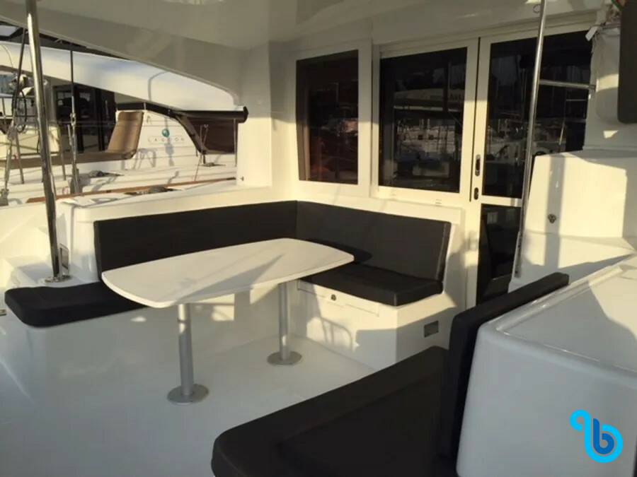 Lagoon 40, VICTOR (Solar Panels, Electric WC, 12 pax, convertible saloon table, 1 SUP free of charge)