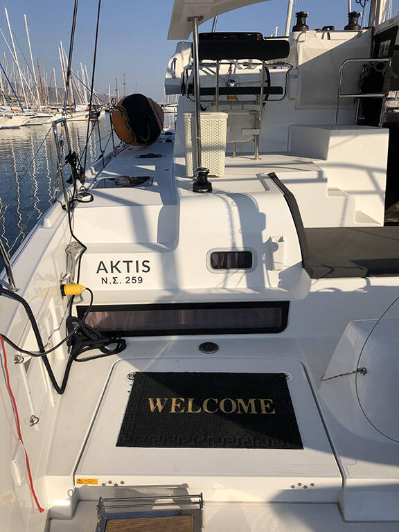 Lagoon 42, Aktis