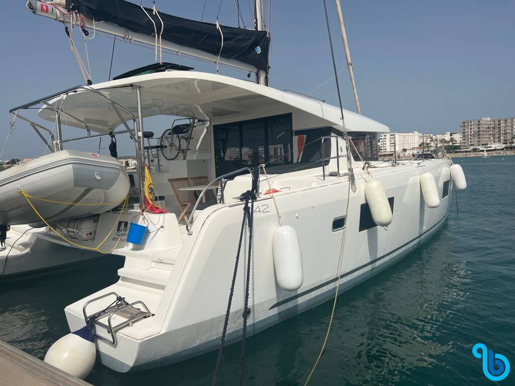 Lagoon 42, Mares