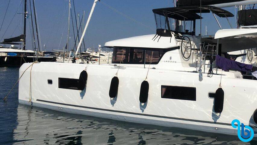 Lagoon 42, AC, Generator