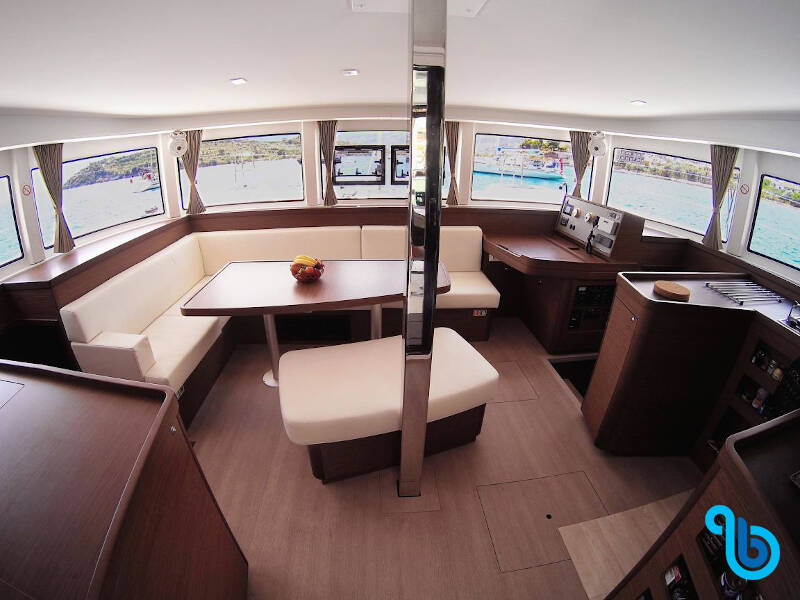 Lagoon 42, BLUE STEEL (generator, air condition, water maker)