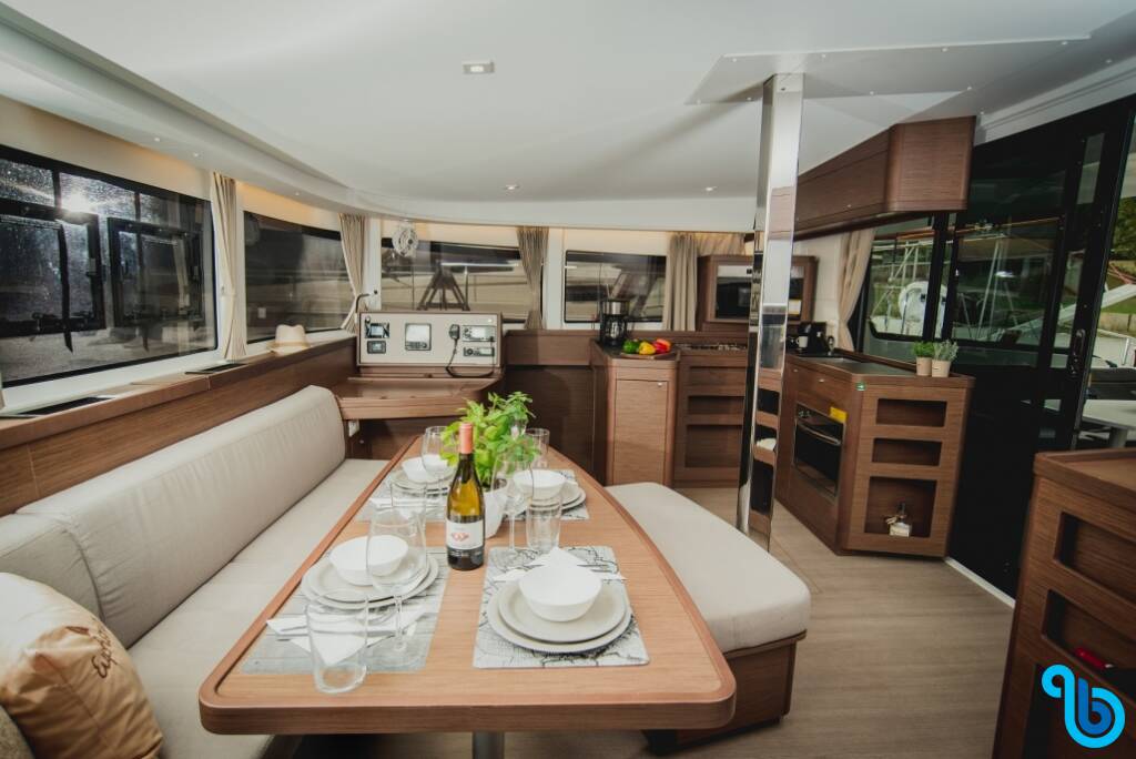 Lagoon 42, Euphoria