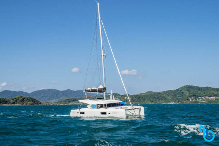 Lagoon 42 | Cloud Dancer