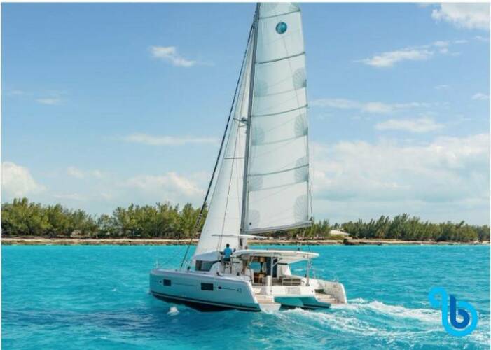 Lagoon 42 PERIWINKLE