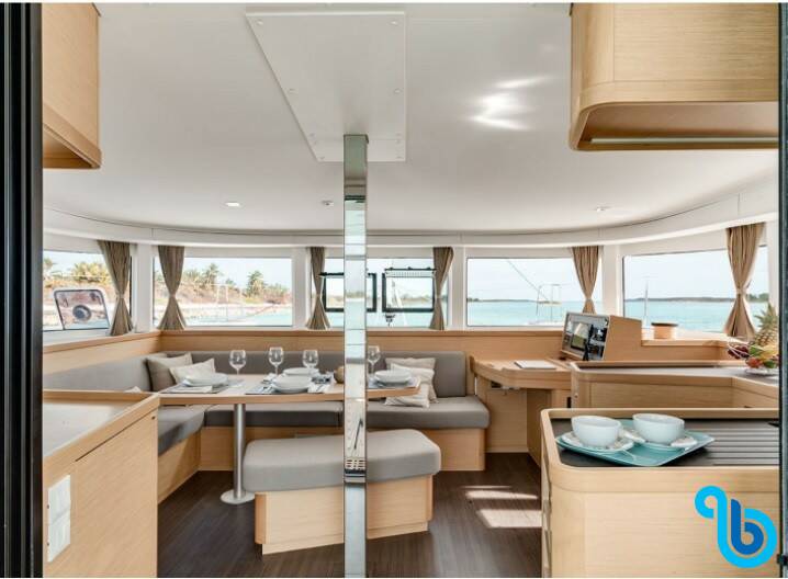 Lagoon 42, PERIWINKLE