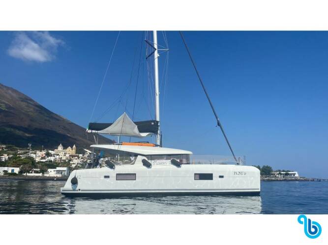 Lagoon 42 MAGAN 1 (WATER MAKER - PANNELS)