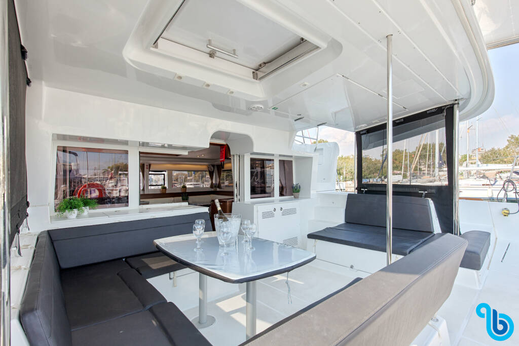 Lagoon 450  Flybridge, Relax