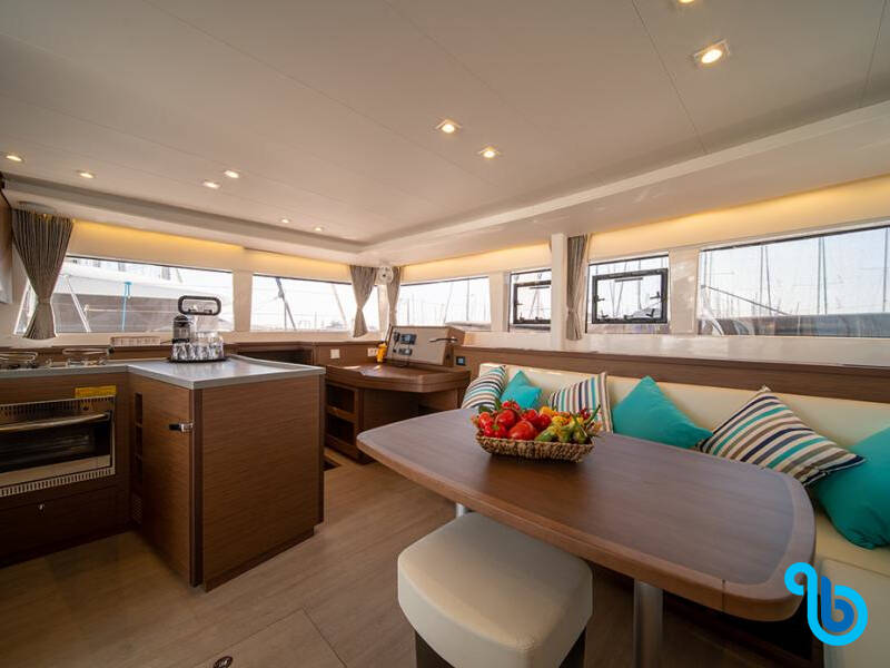 Lagoon 450  Flybridge, 