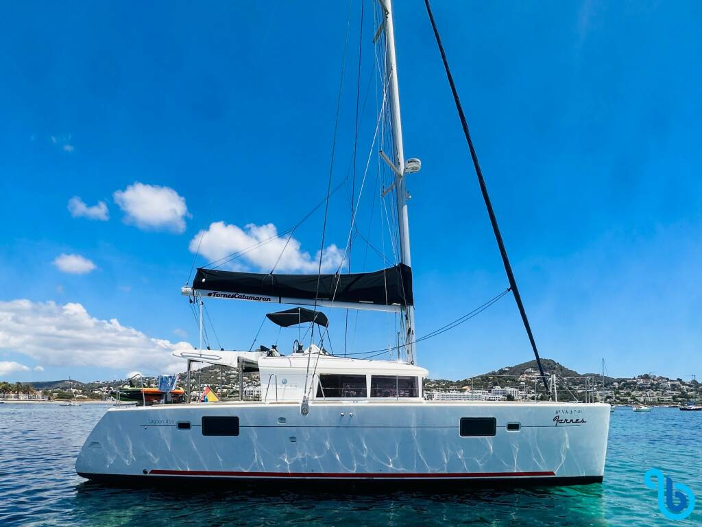 Lagoon 450  Flybridge, Fornes