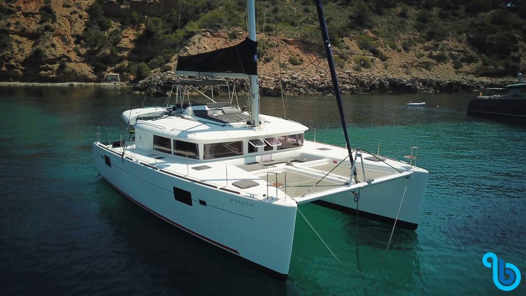 Lagoon 450  Flybridge, Fornes