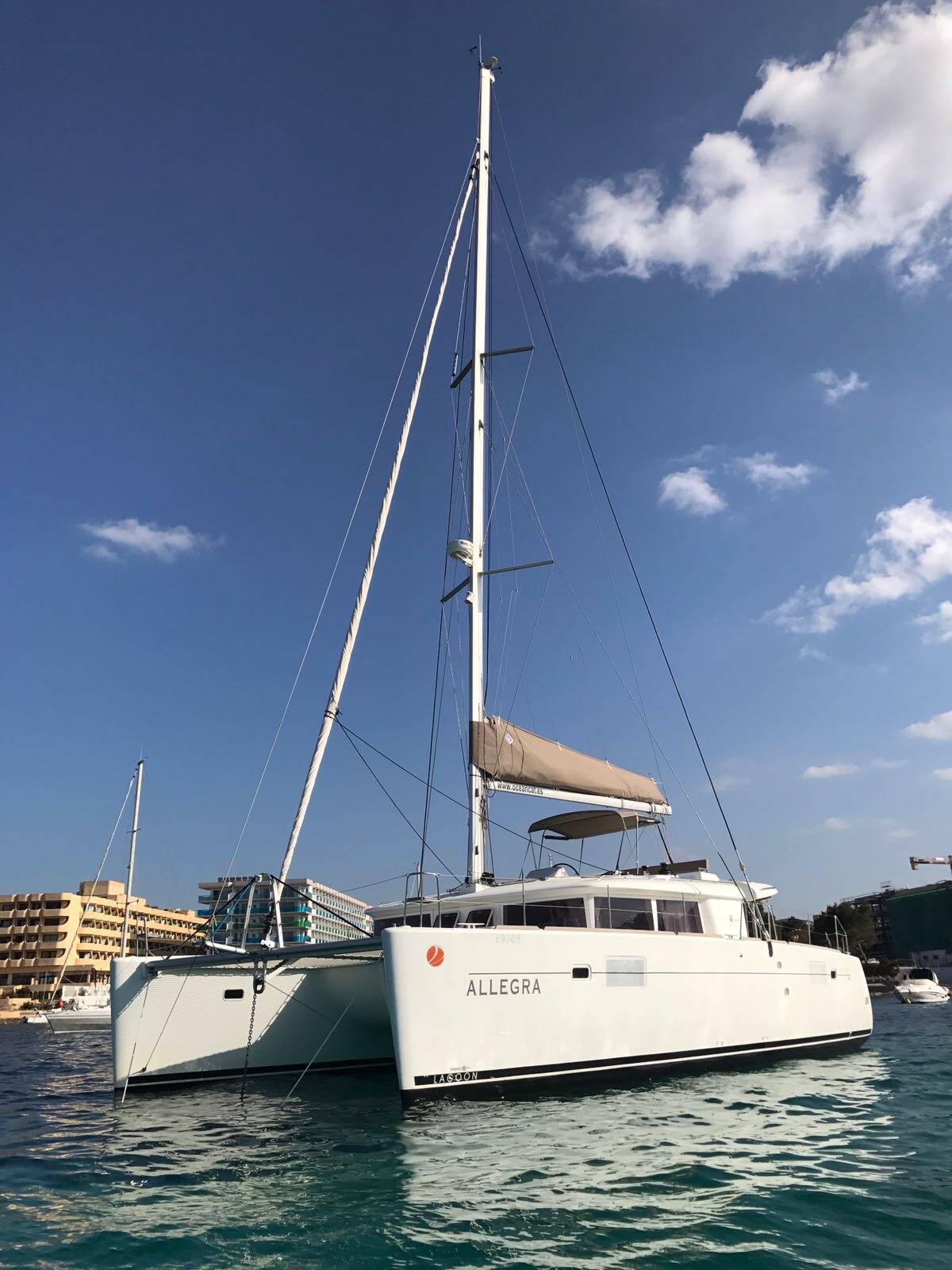 Lagoon 450, Allegra