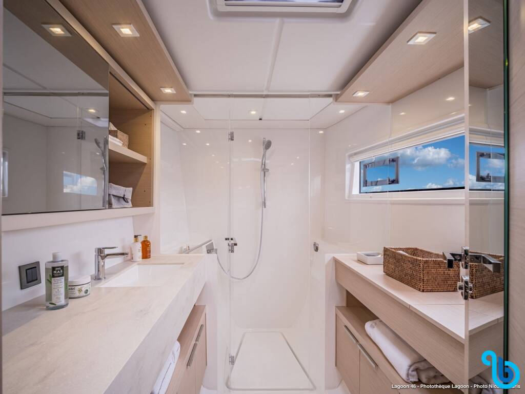 Lagoon 46, New (crewed)