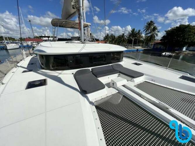Lagoon 46 | Initials