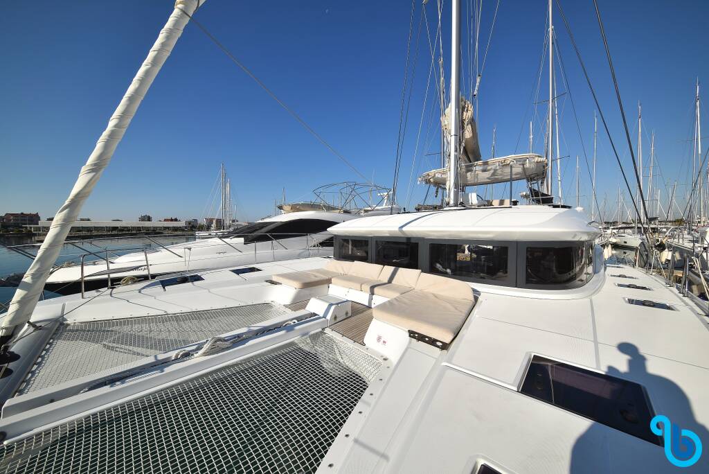 Lagoon 50, Lux