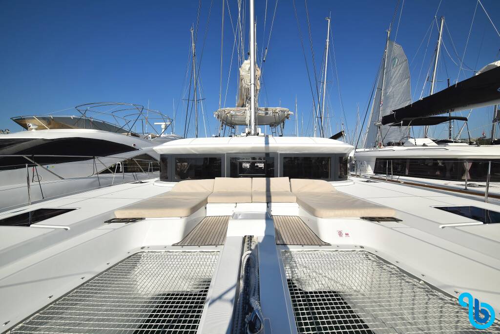 Lagoon 50, Lux